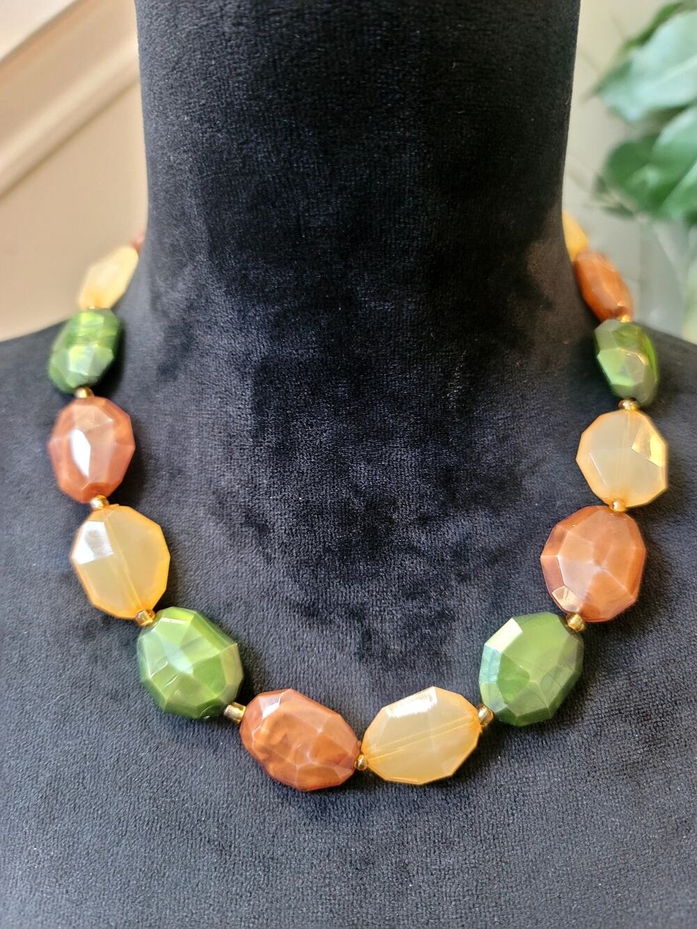 Vintage Lightweight Faceted Lucite Bead Necklace Green Amber Honey Statement